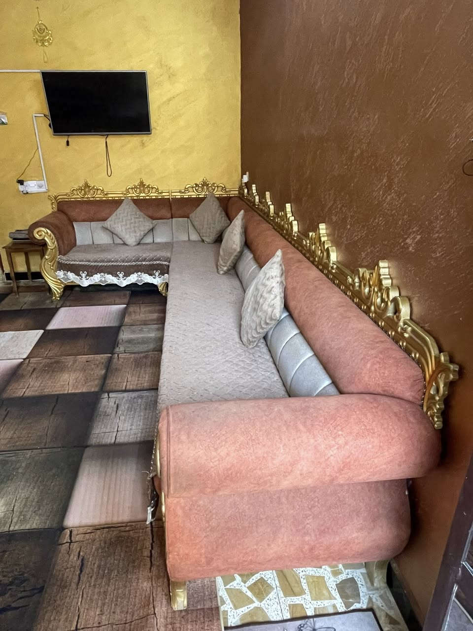 تخم كلش نضيف مرتب تجي و شوفه ما مستعمل هواي رايده ب 300 و بيه مجال الي يحب يستفسر على هاذا رقم ***********
