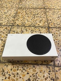 Xbox series s للبيع إصدار 2022  اني اشتريته ب 2022/9 الجهاز نضيف  ما د...