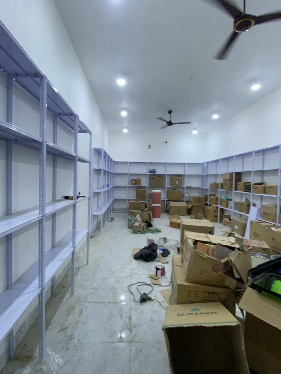 للبيع ارفوف اصلي شد براغي تتحمل اوزان ثقيله
مشدودات ومفتوحات ما مستخدمات جددد حيل  
***********
