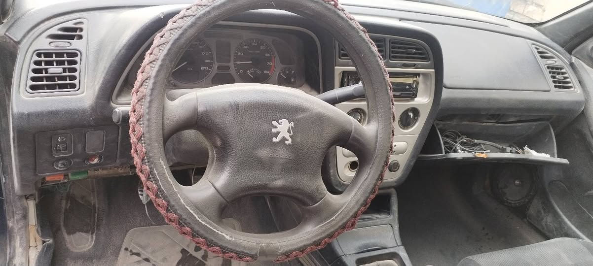 سلام عليكم بيجوو فرنسي ٣٠٦حره حادثها جاملغ خلفي وره السايق مكينه وكير واكسن خير من الله تراي وين مايعجبك موديل ٢٠٠٢سياره يرادلها ترتيب سياره بسمي تحويل ثاني يوم السعر ٣٣ ورقه وبيها مجال الشراي العنوان بغداد حي اور ***********
