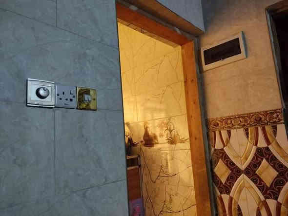 #الدار_للبيع  السلام عليكم من رخصه صاحب الكروب للبيع بيت 100م مربعه طابو زراعي سند 25  طابقين يحتوي على  اربع غرف واستقبال وحولي ومنور صحيات  2 داخلي وخارجي مطبخ  مع بيتونه ومخزن الطابق الارضي كامل الطابق الثاني بس لبخ نقص مثل مامبين بالصوره العنوان الدوره ابو دشير   مستوصف الشهداء شارع اسواق السيد  للاستفسار على الرقم  ***********   سعر مناسب بيع مستعجل السعر خاص
