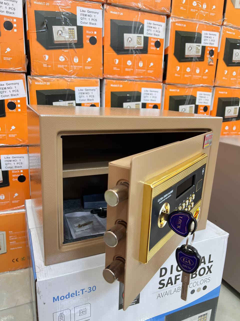 قاصة حجم كبير نوع ماستر تحتوي على شاشة مع مغذي خارجي رمز ومفتاح رئيسي مع مفتاح طوارئ في حال نسيت  الرمز وزن 6 ونص شفتات ثلاثية ورف 
عرض 35 ارتفاع 25 عمق 25 سعر 66 الف  توصيل مجاني


**إذا كنت صاحب هذا الإعلان وتريد حذفه لأي سبب، رجاءا أرسل رسالة إلى الدعم الفني**