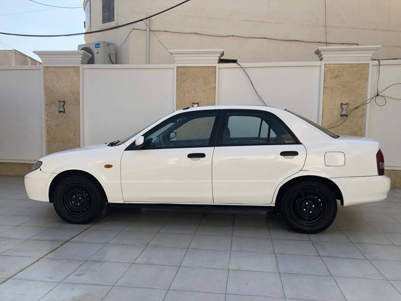 السلام عليكم
مازدا ٢٠٠٤ /٣٢٣ أربيل 
سيارة مصبوغه صبغ عام وسيارة جاهزة كير مكينه
خير من الله 
السعر ٥٨ وبيه مجال بسيط 
***********
