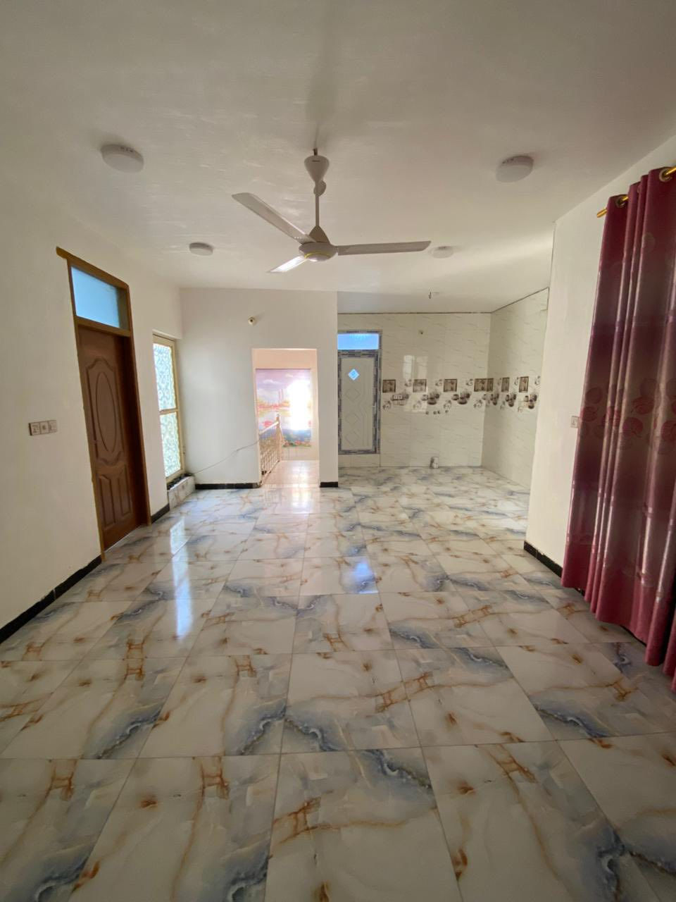 #اعلان_رقم_91
 
دار للبيع 
طابقين ( طابو زراعي سند 25 ) 
المساحة ( 200 /متر)
الواجهة : 10 متر
النزال : 20 متر

يحتوي على غرفة نوم عدد 3 + استقبال + مطبخ + مجمع صحيات عدد 3
نظافة البيت ممنازة

العنوان : حلة / حي الصحة والجزرة / شارع مطعم ابو صفاء 

للمزيد من المعلومات والاستفسار
الاتصال على الارقام التالية :-

***********
***********
