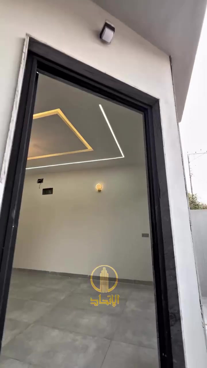 🏛⭐️للبيع او معارضة⭐️حي النور خلف سايدين دانية ماركت⭐️🏛
 
⬅️️ مساحـة 190متر 

⬅️️الابعاد 8متر ❌️ 24متر

⬅️ الإتجاه غروب 

⬅️شارع تبليط ١٢متر

⬅️️سند طابو ملك صرف 

⬅️️طابقين ٧غرف نوم 

⬅️️بناء حديث 2025

⬅️الطابق الاول:
 غرفتين نوم إستقبال مطبخ هول صحيات كراج مناور

⬅️الطابق الثاني:
 ٥غرف نوم هول صحيات بلكونة بيتونة 

#مكتب_الاتحاد_لتجارة_العقارات_والمقاولات 
لمعرفة الاسعار وباقي العروض انضم لقناة الواتساب 
https://whatsapp.com/channel/

لمعرفة الاسعار وباقي العروض انضم لقناة التلكرام 
https://t.me/etihad0
تفاصيل اكثر يرجى مراجعة المكتب
_______________
🏛  مكتب الاتحـــاد للعقار 🏛
الفرع الاول : شارع المصارف الرئيسي 
الفرع الثاني: الصديق الاولى بداية سايدين البحرين 

***********

***********

نستقبل عقاراتكم و طلباتكم على الارقام اعلاه
