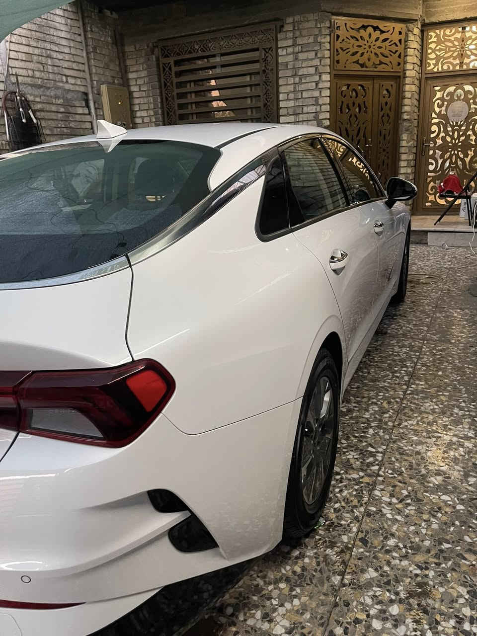 🚘 كيا K5 HEV موديل 2023 للبيع 🚘
🔹 اللون: أبيض لؤلؤي
🔹 محرك هايبرد اقتصادي
🔹 ناقل حركة أوتوماتيك
🔹 شاشة وكاميرا خلفية
🔹 حساسات ركن
🔹 تشغيل بصمة
🔹 مصابيح LED
🔹 سيارة نظيفة جداً واستعمال شخصي

📝 الملاحظات:
✅ يوجد شخط سابق في الباب الأيمن وتم تصليحه على البارد بشكل احترافي.
✅ توجد طخة بسيطة فقط أسفل غطاء الجنطة الخلفية كما موضحة بالصور.

✅ السيارة بحالة جيدة وجاهزة للفحص.

📍 الموقع: بغداد السيدية تقاطع درويش بعد سيطرة التراث 

السعر : 180$ 

📞 للاستفسار:

***********￼
***********

#كيا_K5 #K5_2023 #هايبرد #سيارات_للبيع
