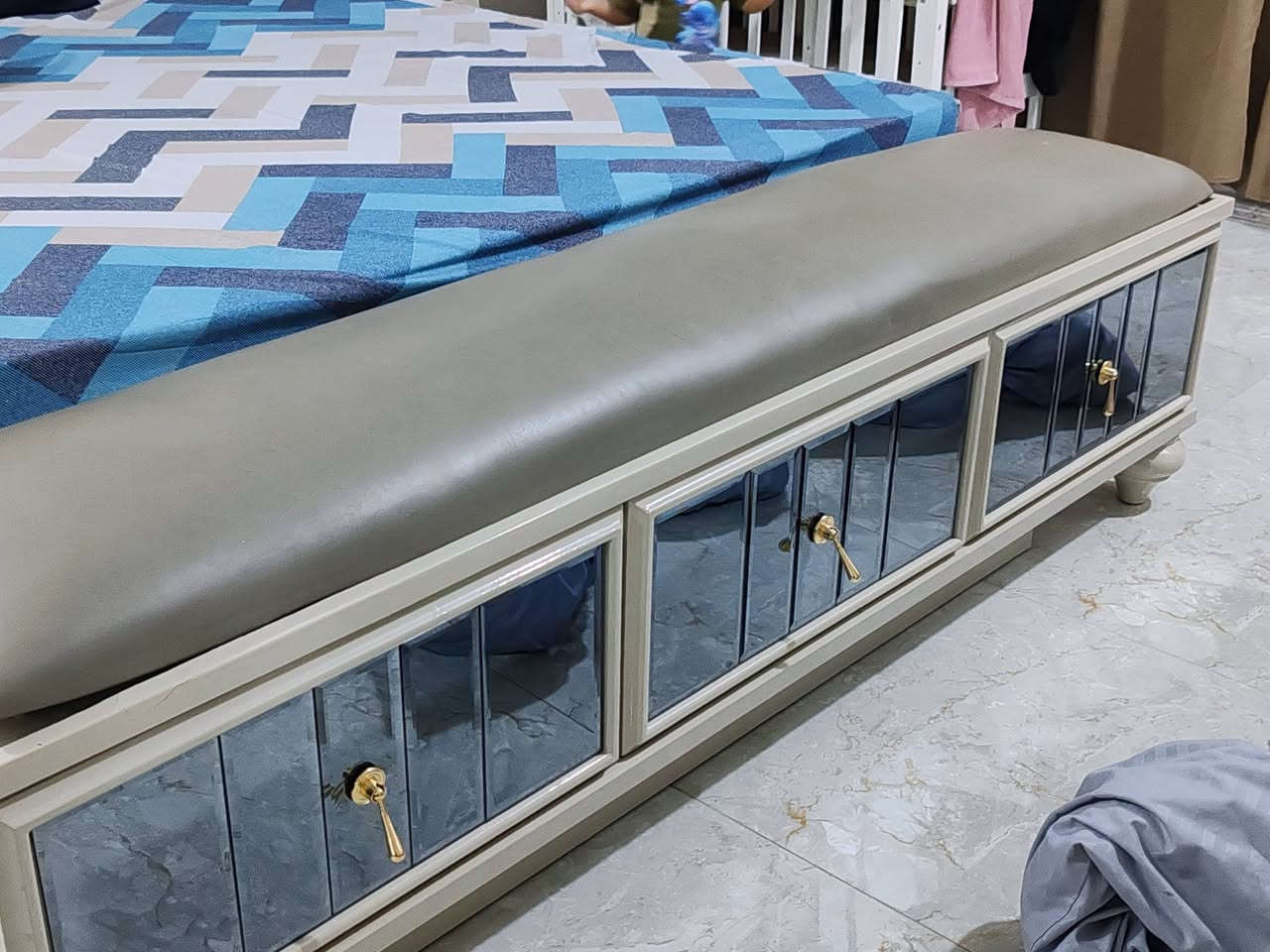 غرفة تركية
مستخدمة سنة ونص  نظيفة جدا  محافظة عليها 
اخذتها  ب 2250 
البيع 1800 قفل 
الموقع الحسينية
 *********** للاستفسار
