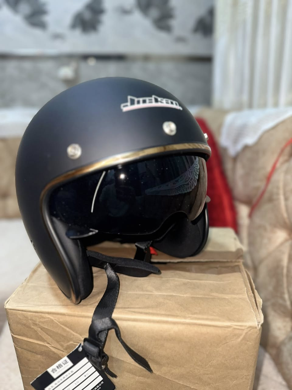 خوذه لون اسود مات قياس M
للاستفسار ***********
