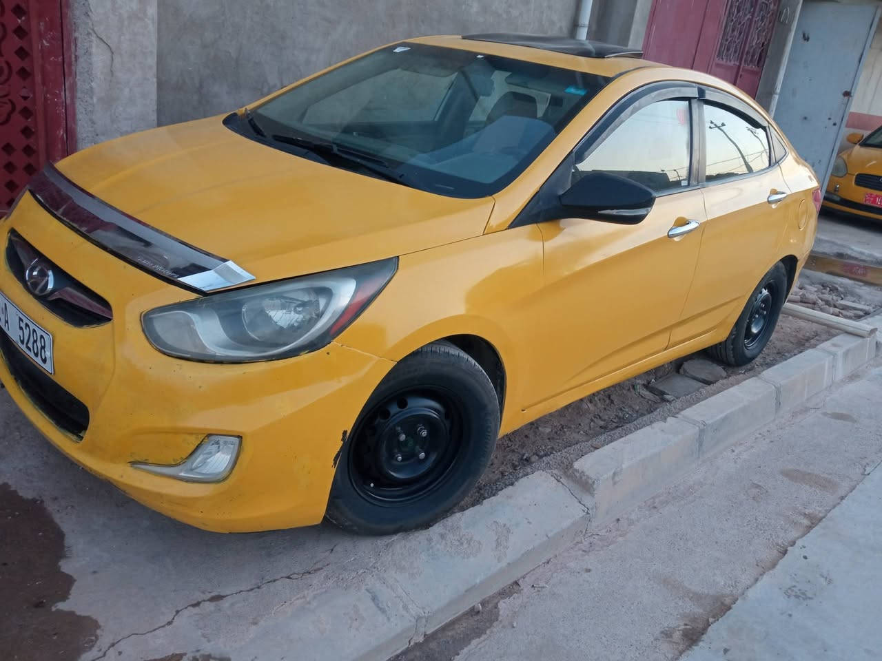 للبيع اكسنت موديل 20012رقم نينوى هياوغرامات صفركاربون مكانها موصل السعر85وبيها مجال *********** ***********
