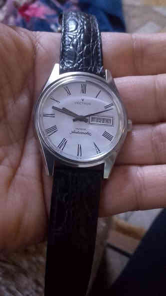 السلام عليكم..فاكترون سويسري اوتو..قطر 38..ارقام لاتينية..منفذ يومي وشهري..نظافه تامه ..الدكمه طكتين.. السعر 110 ألف..واتس *********** .
