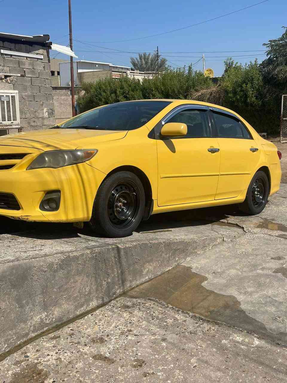 *للبيع: تويوتا كورولا 2011 تكسي فول مواصفات 🚕*

*المواصفات:*
- *الموديل*: 2011
- *الفئة*: تكسي فول مواصفات (فل أوبشن)
-  بنزين اقتصادي
- *اللون*: [اصفر ]
- *المسافة المقطوعة*: [اكتب الممشى]
- *المواصفات*:
    - مكيف
    - جنوط
    - زجاج كهرباء
    - قفل مركزي
    - رادار
    - كاميرا خلفية
    - شاشة
    - تحكم بالستيرن
    - فرش جلد
    - فتحات تهوية خلفية

*الحالة*: بحالة ممتازة،
 
*المكان*: بغداد - [ابو غريب]

*للتواصل*: [***********]
السعر 105وبيها مجال
