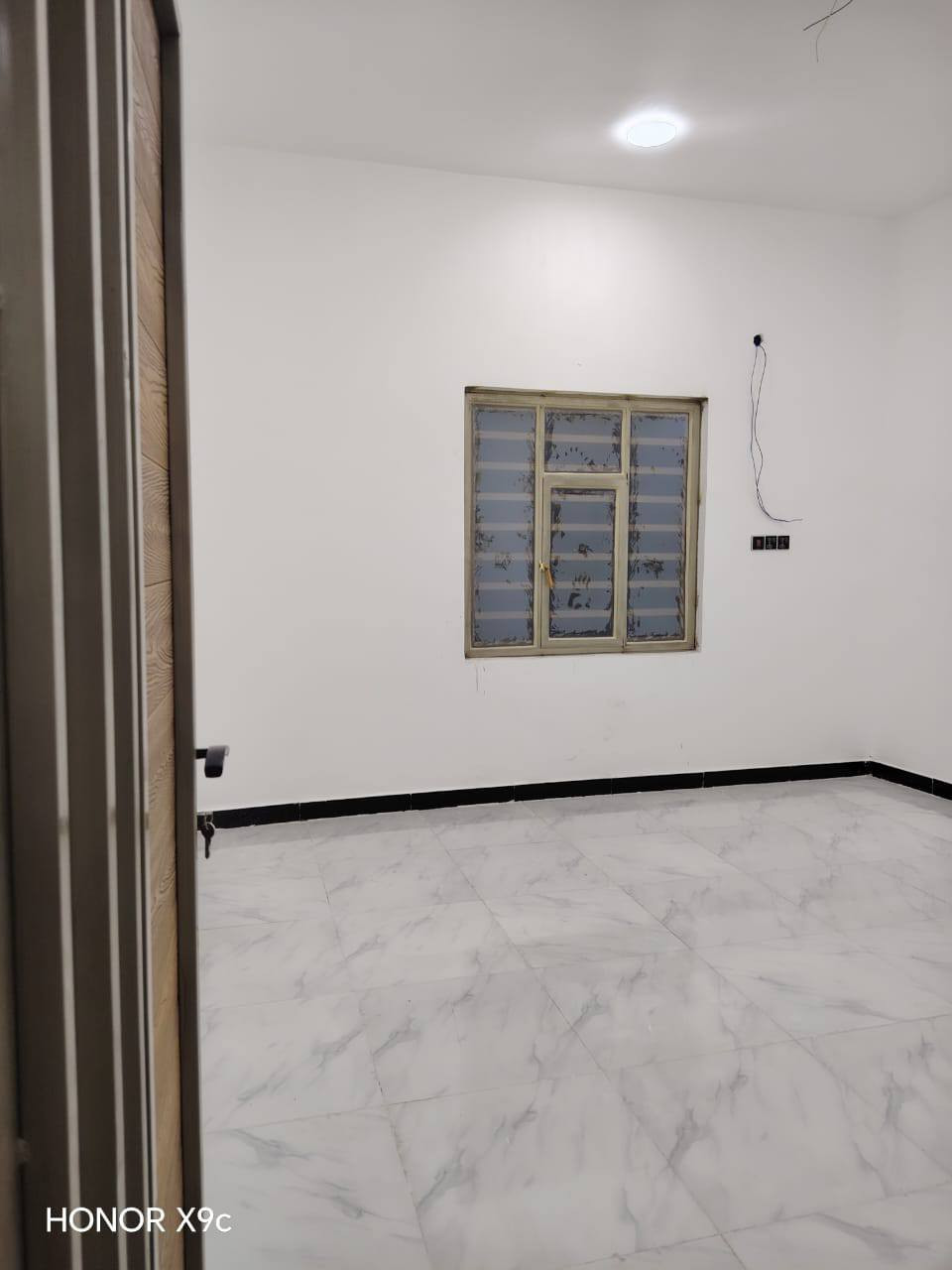 (بسم الله الرحمن الرحيم)
دار للبيع المساحه 240م🏡
العنوان الجزيره باب الهوا 🌷
يحتوى علـّۓ 
3 غرف منام
أسقبال. صاله. مطبخ.صحيات داخلي خارجي.مناور

#نوع_صبغ البيت ڱڵـه  جوتن ديكور ايطارات
#نوع_البيبان وشباك حديد او اخشاب ڱڵـه  تفصال
الخدمات كامله ماء كهرباء اناره شارع 8متر 🛣

نوع طابو صرف زراعي بأسم عراقي حصراً🫆📜

للاستفسار
رقم الهاتف
***********📞
