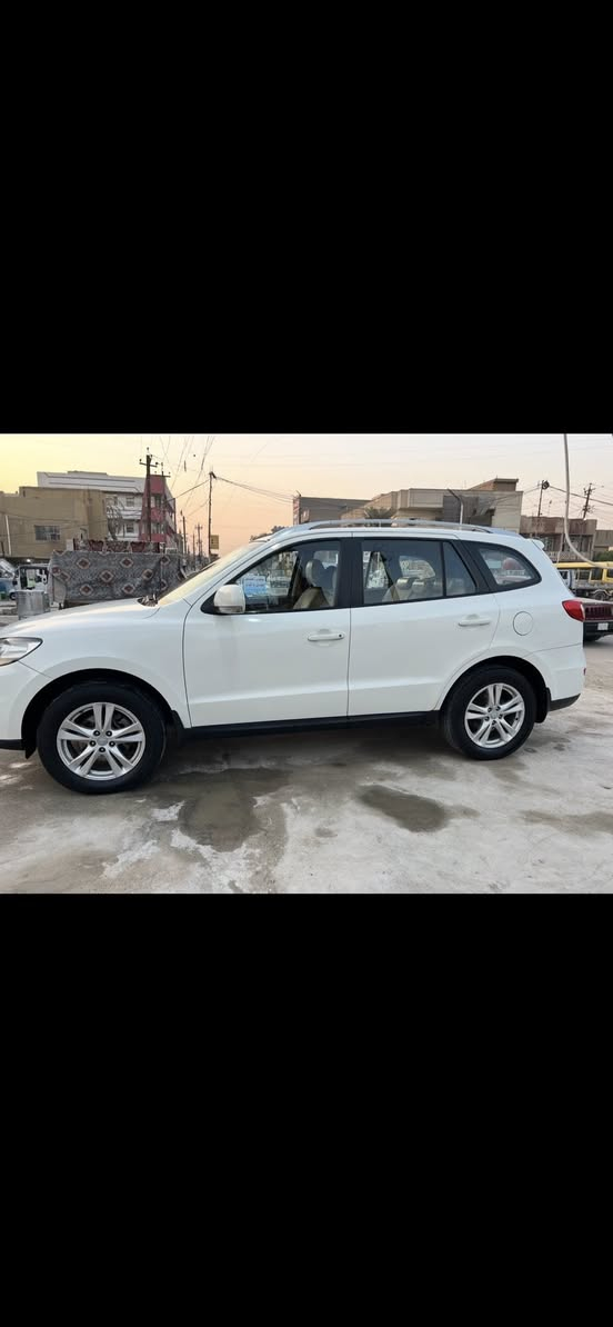 السلام عليكم هيونداي سنتافي
2012 الشركة العامه 
كفاله عامه من كل النواحي عده بارد بلجاملغ مال صدر فقط عدا ذلك كفاله عامه 
مواصفات السنتافي معروفه 
مري شفط 
جام كهرباء 
اشاير مري 
ثلاجه 
تبريد 3 قطع 
7 راكب 
شاشه 
تحكمات ستيرن 
تحكم المري كهرباء 
منضومه زنون 
باقي المواصفات معروفه ✅✅ 
ماشيه 158 كيلو حقيقي 
شرط ترايها مال زيرو 
بانزين كله محسن ودهن كله اصلي نضيفه جدا جدا السياره 
السعر171 وبي مجال للشراي مكاني بغداد المشتل 
للاتصال على الارقام التاليه *********** 
***********
