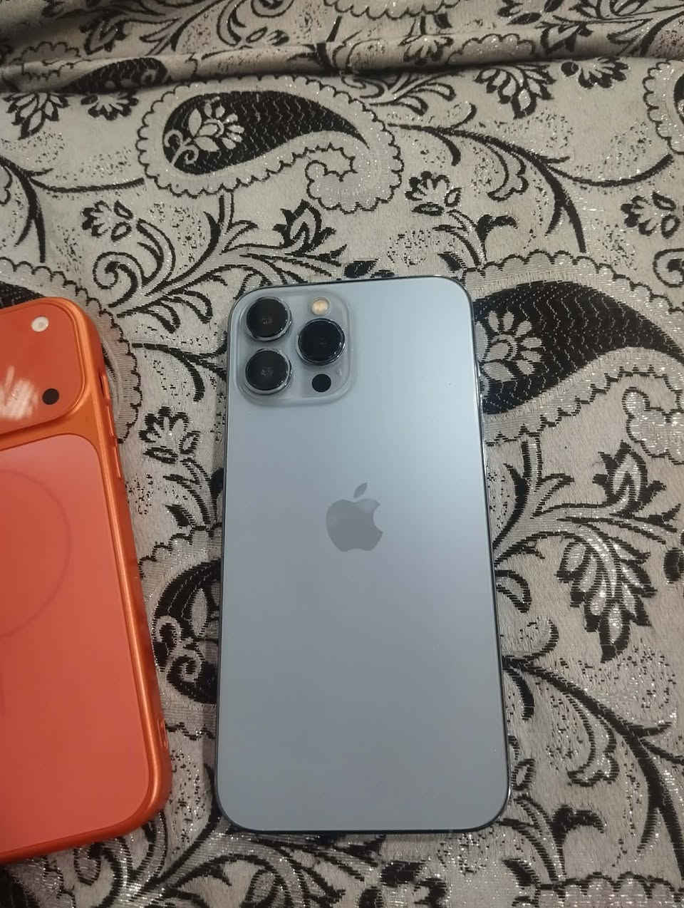 للبيع ايفون 13 برو ماكس النظيف 100% ذاكره 256 تيك نموذج ايM بطاريه 92  كرتونه موجود موصل كوكجلي ***********
سعر 700 وبي مجال بيع سريع متوازي
