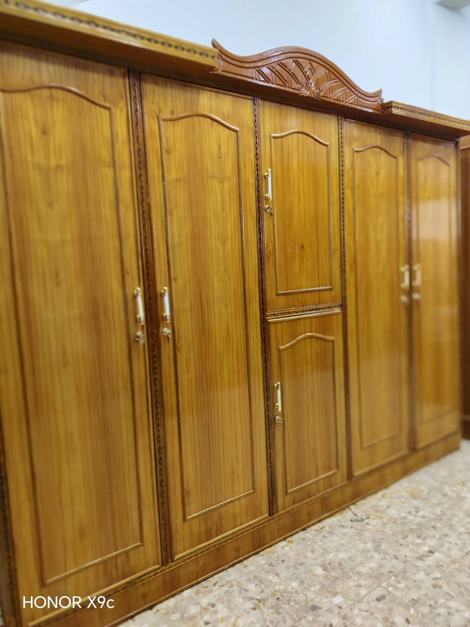 السلام عليكم غرفه كامله مو ست بيبان درجه اولى تسكام غرفه كامله وجاهزه اي نقص ما بيها نظافتها 100% جاهزه الغرفه طابقين كل باب ومعدها ملحق غرفه كلش حلوه جاء ودي نقه السعر مليون شامل الشد والتوصيل مجاني داخل النجف *********** الشراي يتصل
