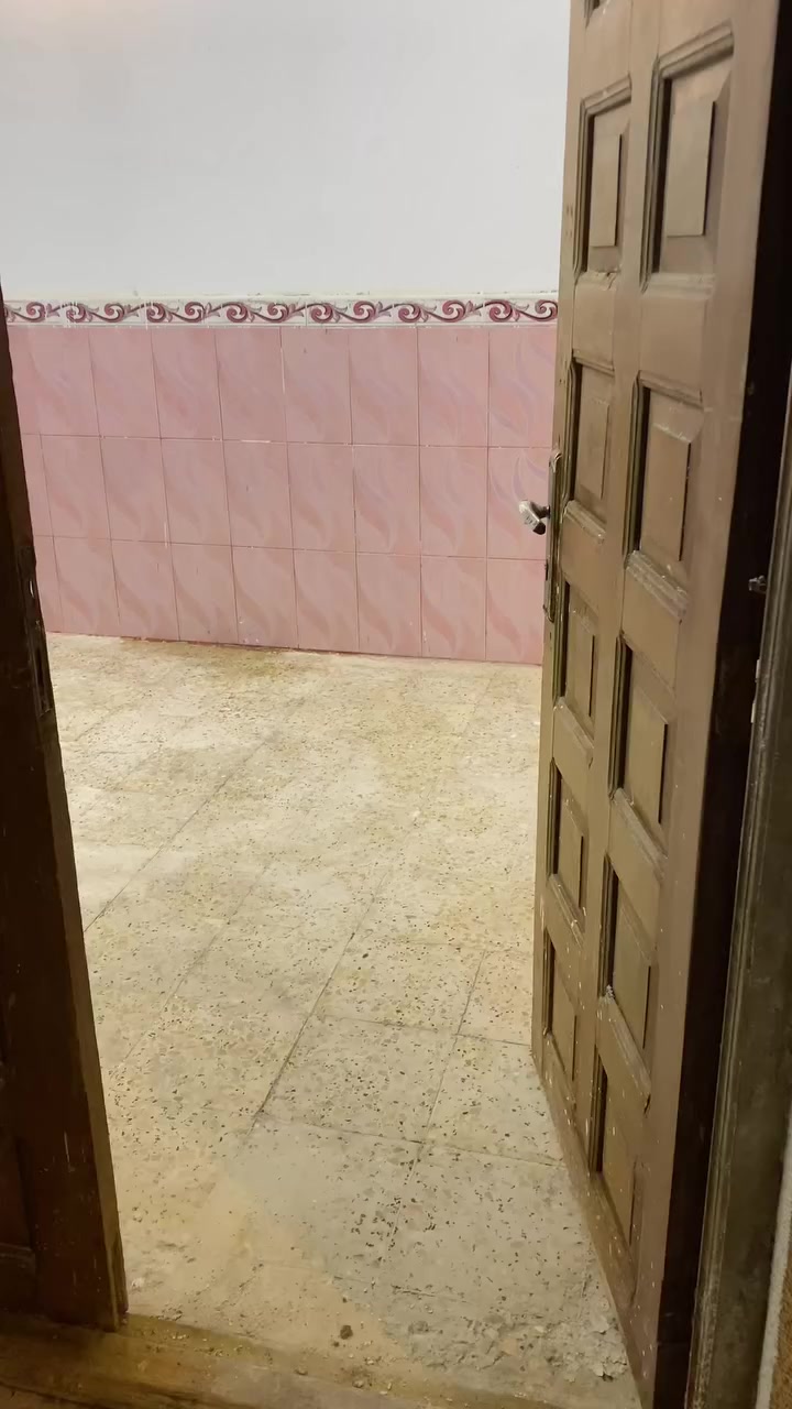 لام عليكم بيت للايجار في البراضعيه يحتوي عل 3 غرف ومطبخ وصحيات وصاله وسطح طابق ارضي سعر الايجار مع الماي والكهرباء 650 الف للاستفسار الاتصال عل الرقم *********** وتساب 0 788 022 0904‬
