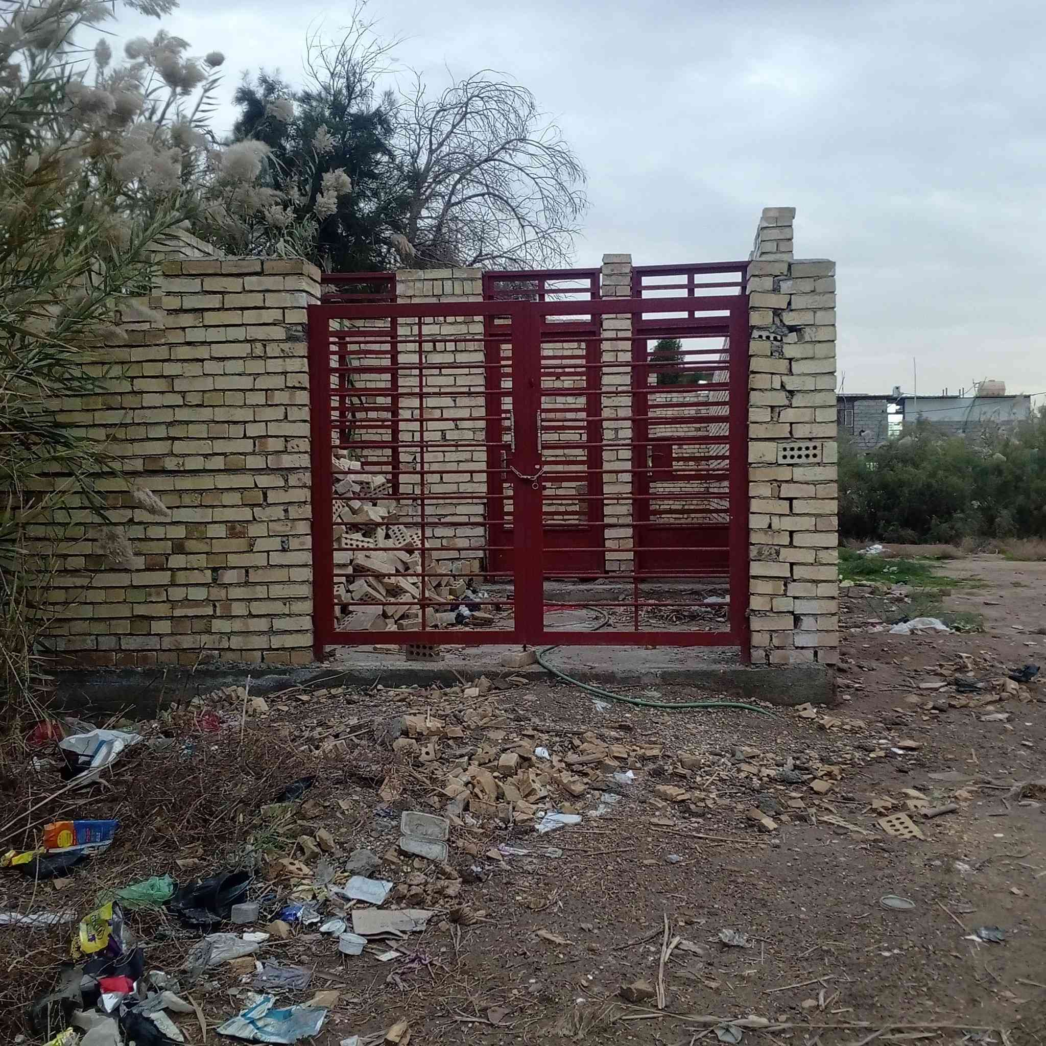 السلام عليكم شباب هيكل المساحه 100متر منطقه الانتصار قرب حماد اشهاب شارع ابو عمار الشريفي سكف ما مصبوب تواصل اتصال ع هذا بي واتساب ***********
