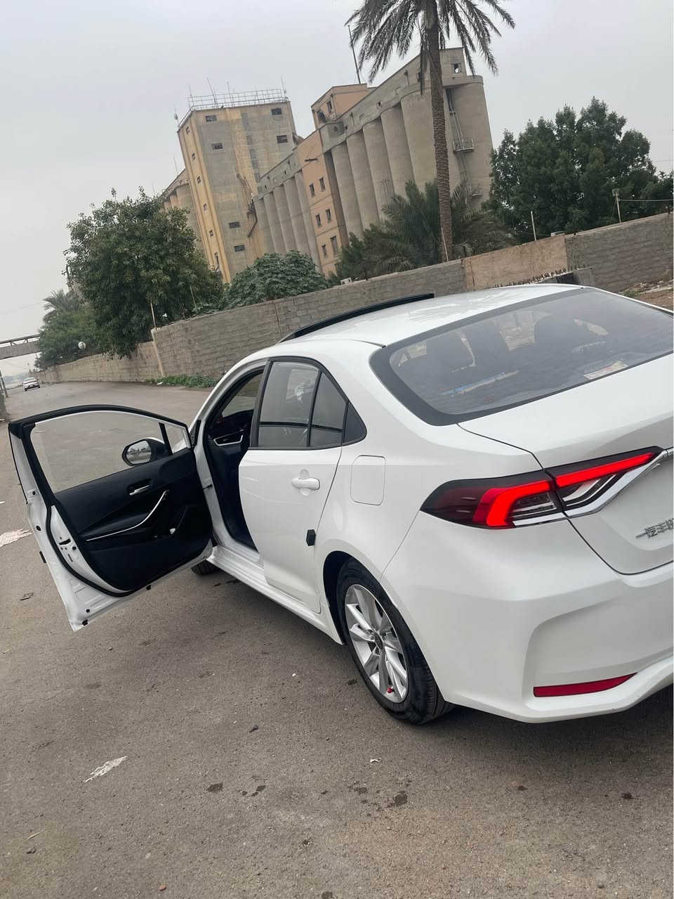 كورلا هايبرد موديل ٢٥ ماشيه ١٣ الف بيها بس خشم الجاملغ بارد شبر مكانها العطيفيه جامع براثا ***********
السعر ١٥٣ وبيها شي بسيط بغداد, العراق
