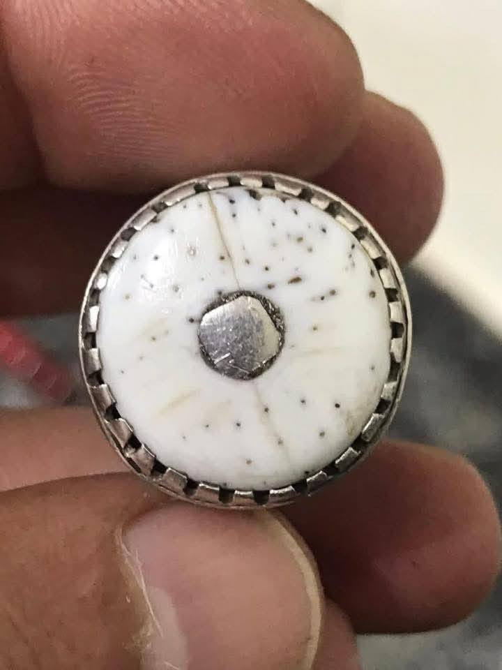 السلام عليكم
خواتم عطف قديمات كلش
وعقيق جزع مصور قديم باقي التفاصيل بتعليقات


**إذا كنت صاحب هذا الإعلان وتريد حذفه لأي سبب، رجاءا أرسل رسالة إلى الدعم الفني**