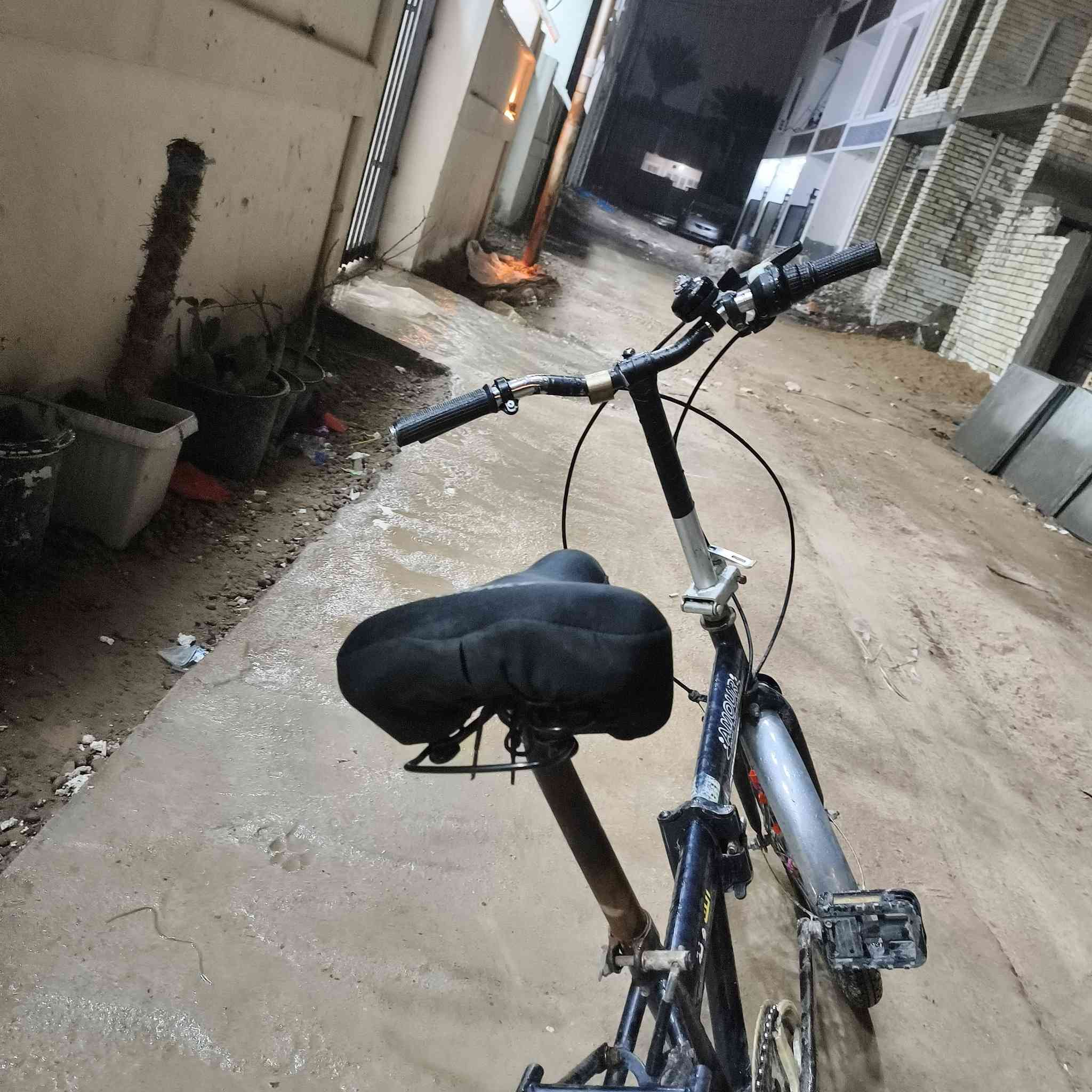 السلام عليكم بايسكل باله ياباني ينطبك ستيرن ومن النص كله جديد تايرات وجوب سعره 50 وبي مجال مكاني بياع 
***********
