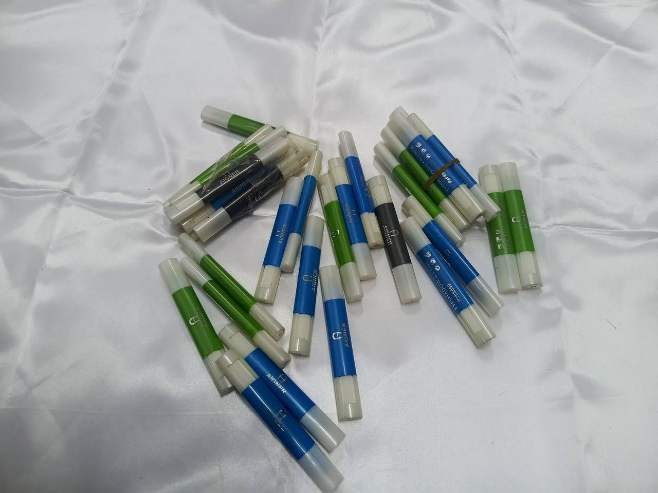 مكياج شلعه تقريبا ٢٠٠قطعه


**إذا كنت صاحب هذا الإعلان وتريد حذفه لأي سبب، رجاءا أرسل رسالة إلى الدعم الفني**