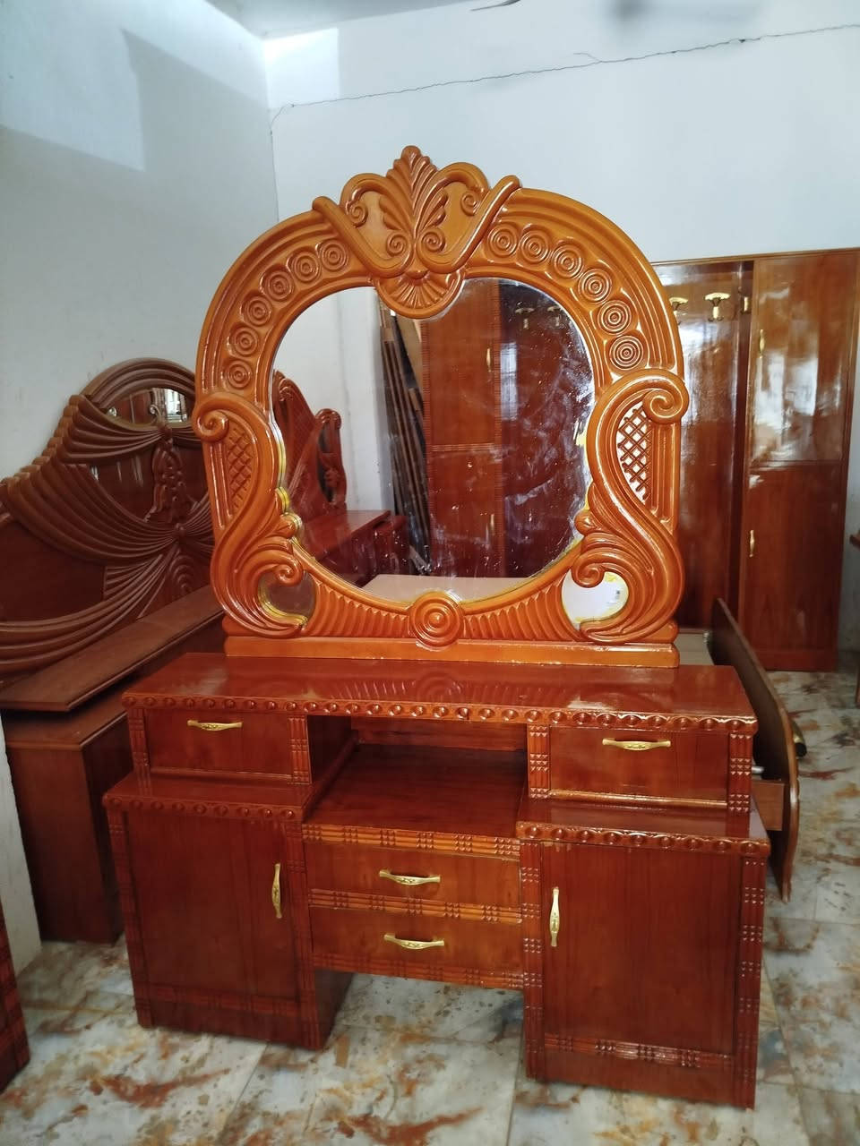 غرفه أم سته تزكام للبيع
داخل وخارج صاج ضهر جرجوبه 
شد براغي سعر 950 وبي مجال 
العنوان العزه القديمة 
***********
