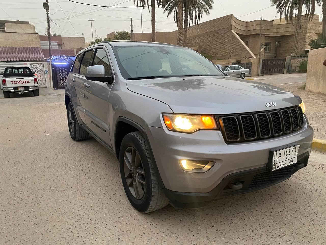 سلام عليكم 
جيب شيروكي 
موديل 16 

فتحة بصمة 
تشغيل ع البعد 
معروفة مواصفاتها 
رقمي ***********
