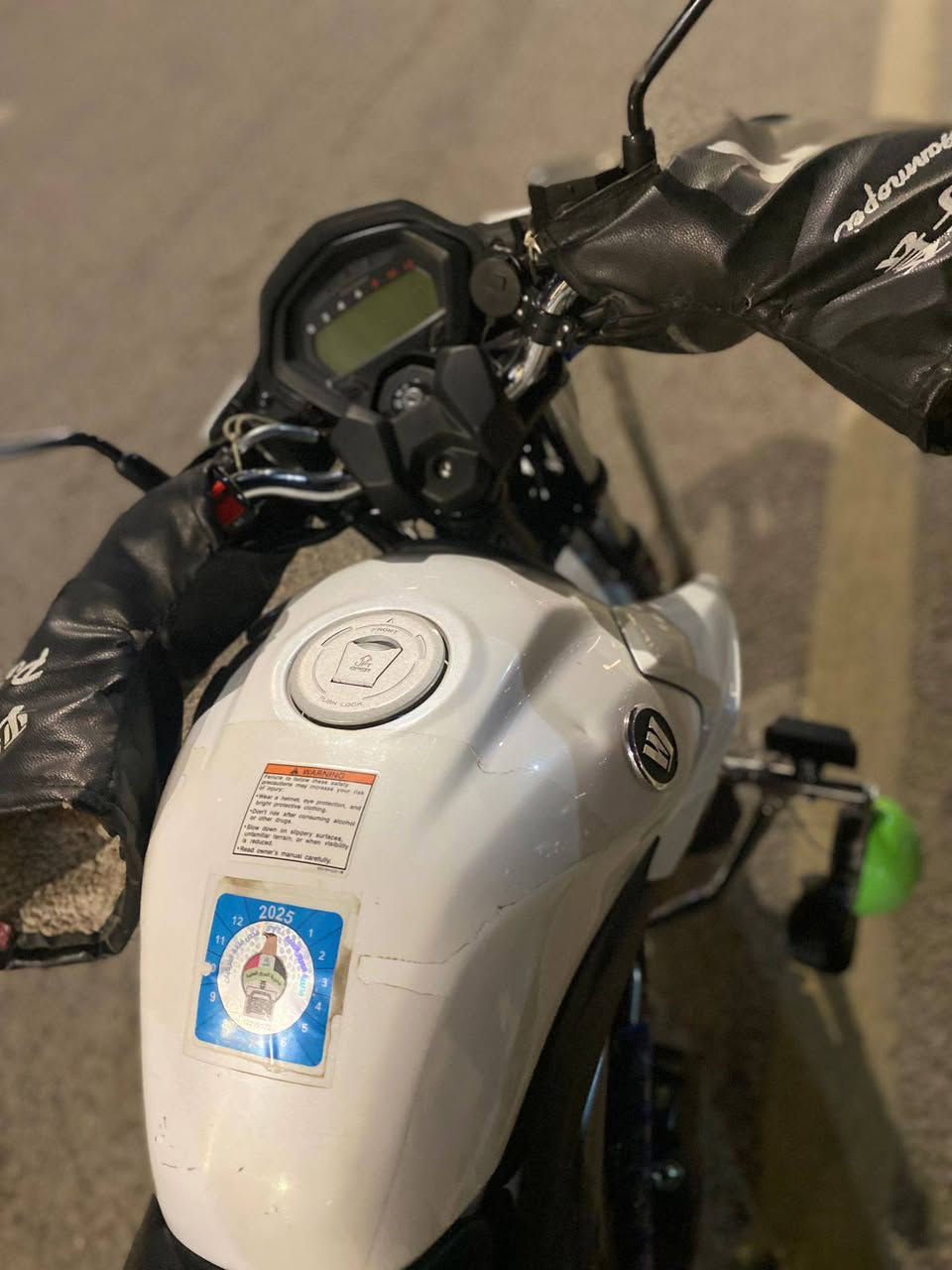 السلام عليكم موتور هوجي للبيع مقفول سجل وكامل موديل 23 مقفول وكامل المكان الرمادي القادسيه الثانيه قرب قسم البلدي ***********/  *********** السعر مالته 18 ونص وبي مجال موتور متعوب عليه
