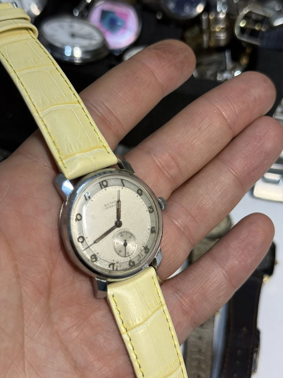 ساعه ماركة ELMO سويسري اصلي
فنتج ستينات

سنتر ثواني منفصل

15حجر
نصب تكويك

قطرها 34

ساعه جميله بشكل

ملاحظه بيها اثار قدم بل مينه كلش خفيف

سعرها 75 الف


**إذا كنت صاحب هذا الإعلان وتريد حذفه لأي سبب، رجاءا أرسل رسالة إلى الدعم الفني**