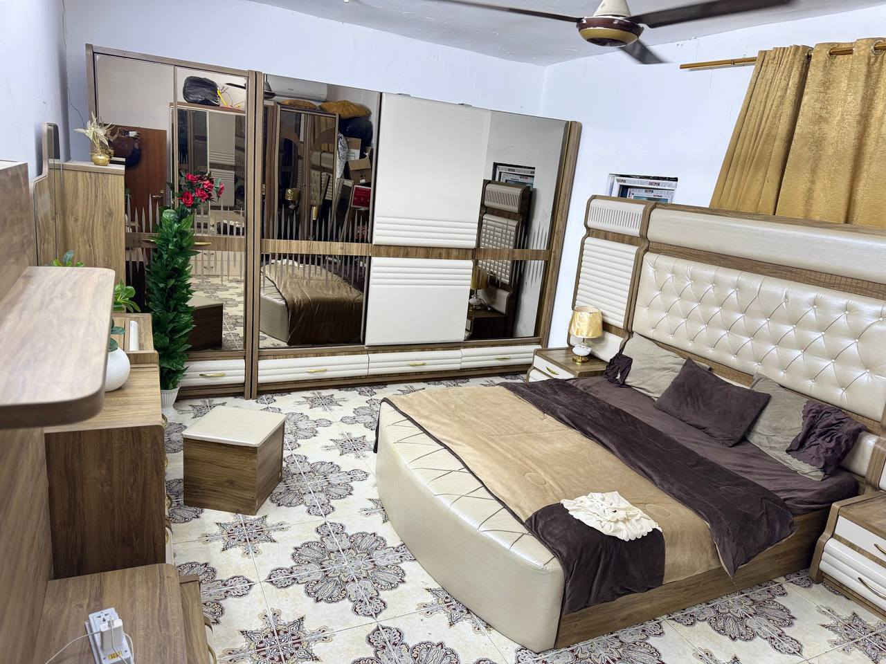 غرفه 11 قطعه تركي نظيفه كلش ما بيه اي ضرر  كنتور اضافي سرير مخزن ظهر بلوك العنوان بابل المركز م  ***********
