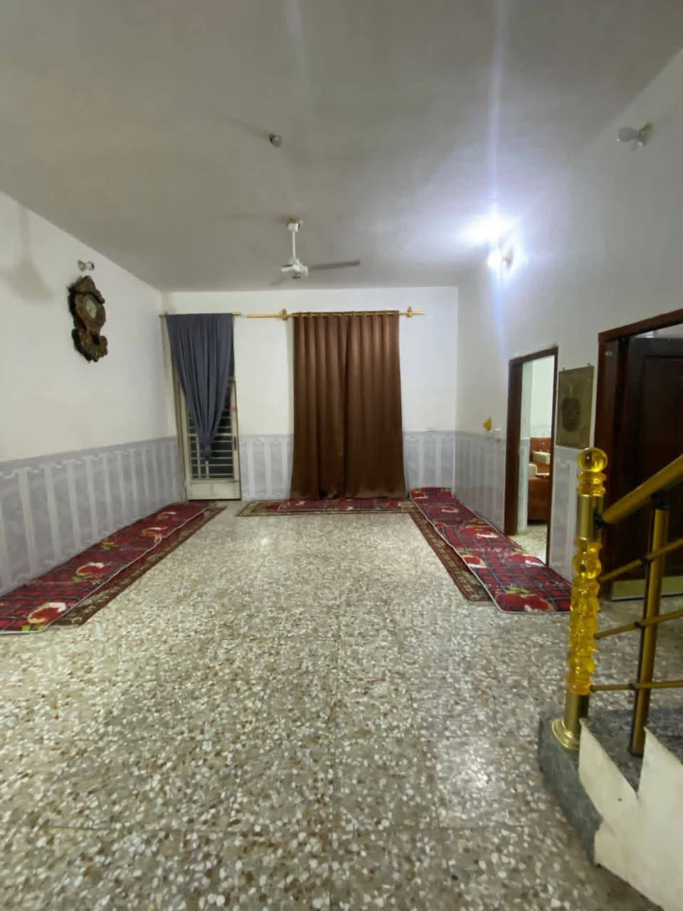 للبيع أو المراوس
دار طابو صرف المساحه ٢٨٠م الموقع قضاء المحاويل الطيارين دور الظباط بناء حديث وحاله البناء جيده واجهه ١٤ ونزال ٢٠ كما أن عرض الشارع ١٥م تبليط مع ارصفه وكامل خدمات / مطلوب إسكان ٢٠مليون المبلغ الكلي مع الإسكان ١٢٠مليون أو تدفع ١٠٠والاسكان يدفع بلشهر ١٧٠الف  ..   أو مراوس مع دار في المحاويل أو القرى المجاوره للقضاء شرط البيت يكون طابو سند ٢٥تحويل مباشر
***********
