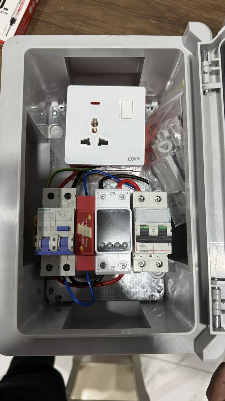 السلام عليكم مكلف بالنشر
بوكس شحن جديد غير مستخدم بي واي دي يحتوي على نظام تأريث 

مع جوزة اطفاء حرائق كامل 

السعر ١٢٥،٠٠٠ الف بي مجال 

عنوان كربلاء المقدسه 

للأستفسار :- ***********
