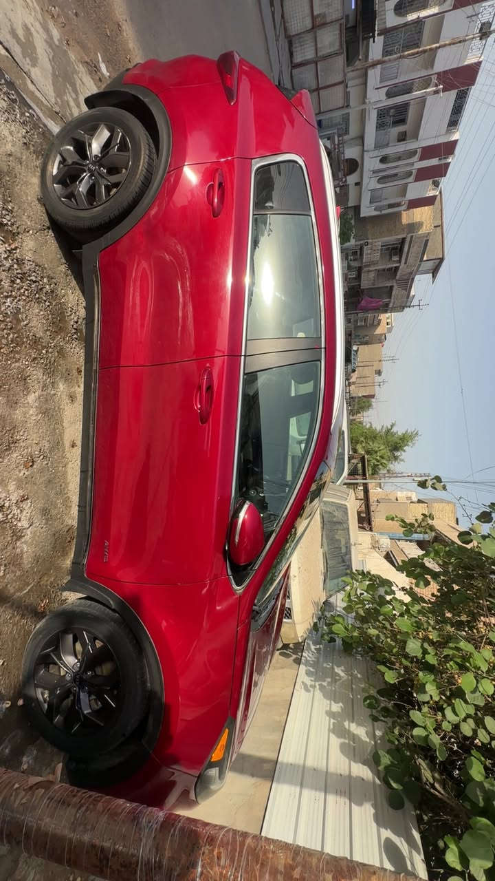 السلام عليكم سياره للبيع سبورتج موديل 2020 السياره حادثها 3قطع صبغ مع واحد تبديل بدون ايرباك ولا دواخل  كفاله مكينه و كير و شواصي و لغود السعر 165 للاستفسار رقم ***********
