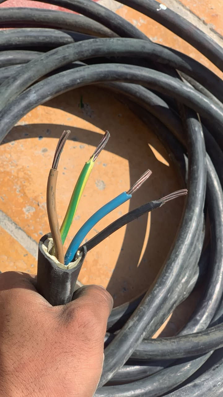 كيبل للبيع 14 متر بغداد ***********
