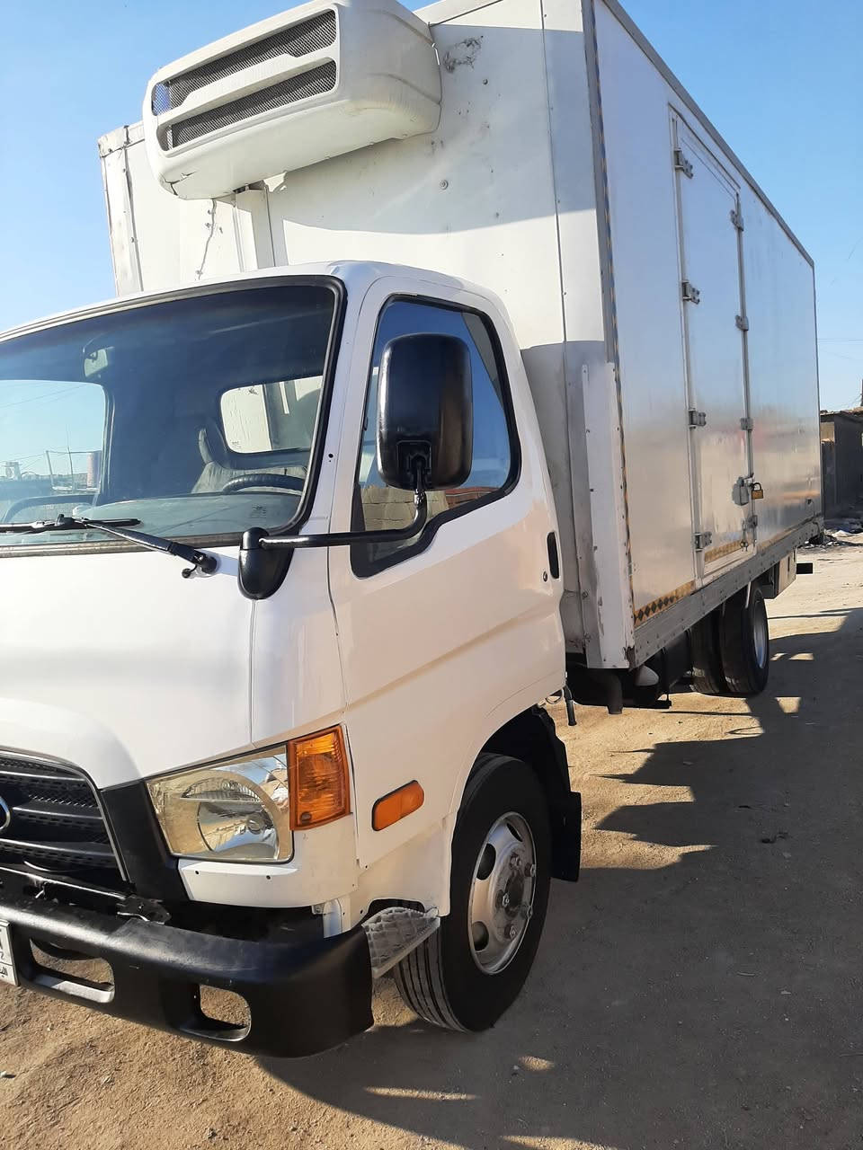 هونداي براد موديل 2012، سنويه مامنتهيه طول البراد 6 متر قماره جديدة، قماره مصبوغه لان جبناها غير لون محرك كنتر بيه قليل كلش قليل بخار راعيها موجود يريد تحويل رقم بصره السعر 110 وبيها مجال عنوان البصره ***********
