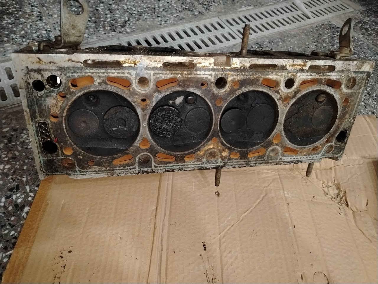 السلام عليكم اخوان كور للبيع بي اذان طاكه قيم واخذ مكاني بغداد ***********
