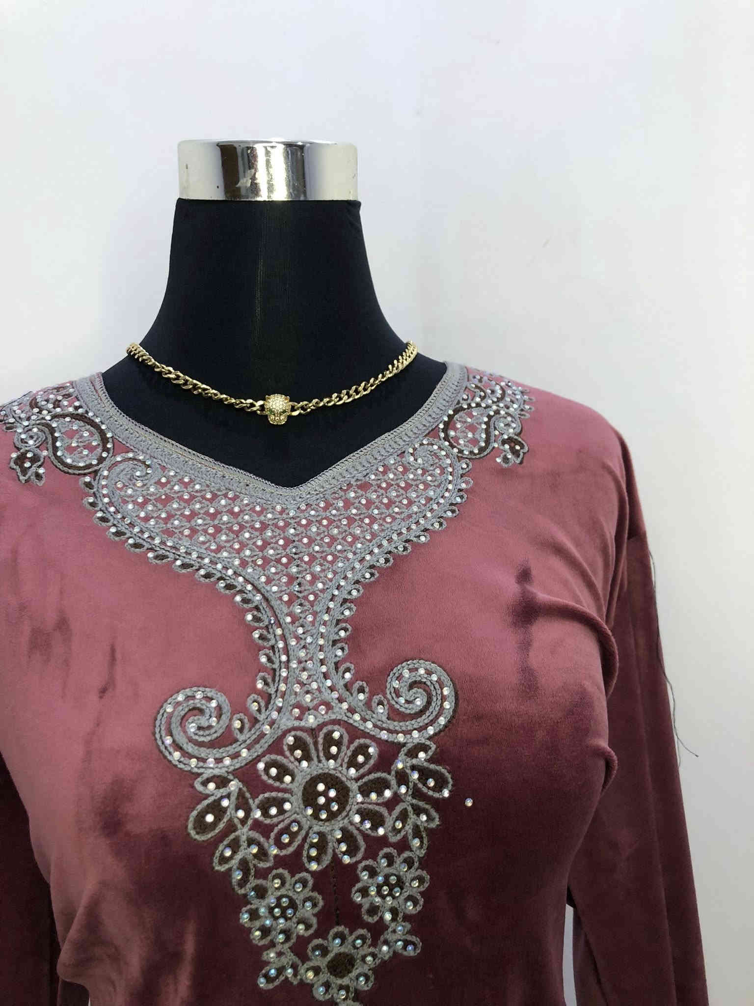 دشداشات قديفه 
قياسات من XL لحد 5XL
تلبس وزن 120
الخامه ستراس حراري 
توصيل 5 جميع المحافضات
للحجز وتواصل ***********
