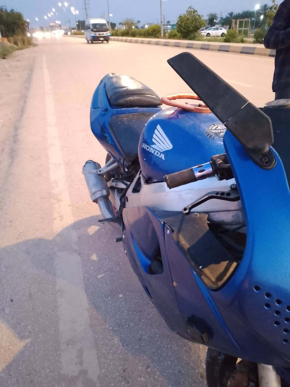 cbr 919 RR
للبيع أو مراوس بسيبي فور دراجه تجفيت جديد خير من الله بيها نقوصات بسيطه ينزل من سعرها للبيع أو مراوس بسيبي فور السعر 1800/مليون و800 
مكاني بابل أجبله ***********
