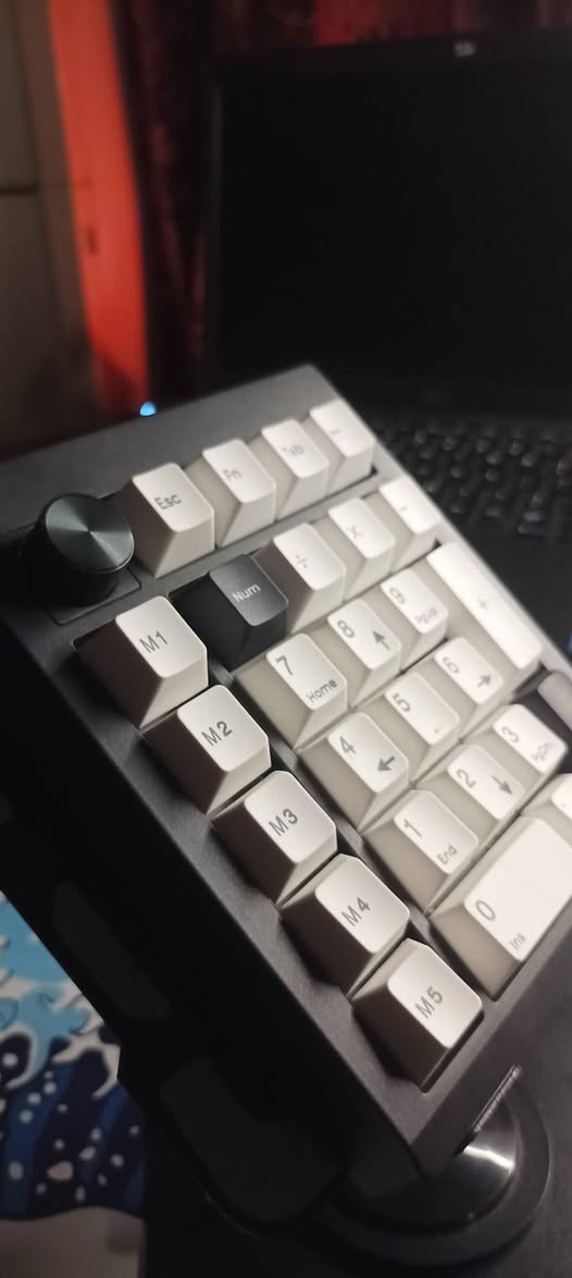 سلام عليكم كيبورت مني 20% ميكانك سويچات بنية صوت طرب اسم كيبورت GMK26جديد تفاصيلة واضحة وفي صورة 
يوجد توصيل 
سعر 25الف 
توصيل جميع محافظات 6الف دينار


**إذا كنت صاحب هذا الإعلان وتريد حذفه لأي سبب، رجاءا أرسل رسالة إلى الدعم الفني**