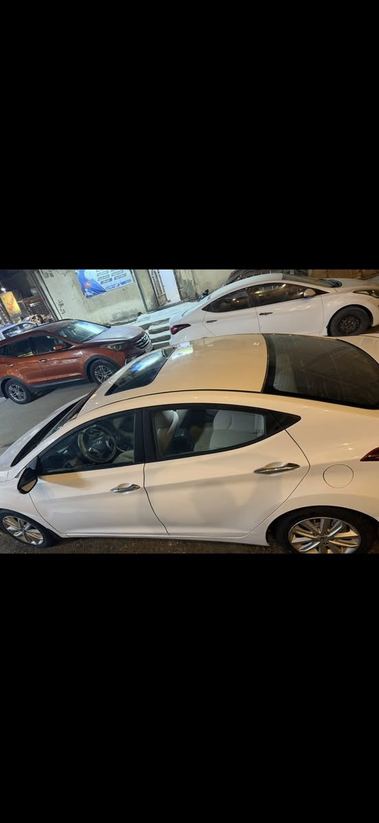 سلام عليكم الانترا للبيع  فول مواصفات رقم بصره دولي بسمي السياره مكفوله من الفتح والتبديل والضربه بيها بس رشات صبغ باب السايق والورا السياره خليجي المحرك 1800 تبريد تدفئه كله شغال تخم تاير جديد السياره جديده احلا من صوره استخدام شخصي جاهزه وربع ماتذب عليها مكانه الناصريه مركز وهاذ رقم تلفوني *********** ورجاء موشراي لاتخابرني سعرها 124 وبيها مجال قليل حك الجيه
