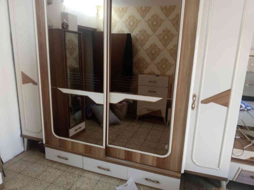 غرفة نوم مستعملة للبيع المكان بغداد الجديدة للاستفسار ***********
