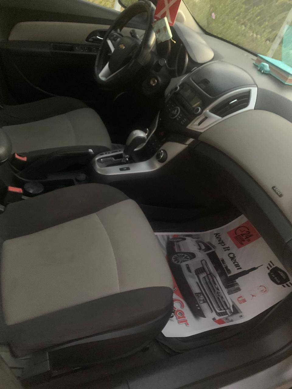 السلام عليكم ورحمه الله
شوفرليت كروز 2017 خليجي محرك 1800 المرغوب 
مواصفات Ls
تحكم ستيرن
اشاير بالمري 
تبريد ثلج  
وعليها ادامه من نوزلات وبلكات ومي احمر كله اصلي 
السياره كله بانزين محسن مشايفه العادي 
السياره جديده على ايدي 
رقم سليمانيه الدولي بأسمي بيها صبغ جاملغ فقط وسونار  المندلاوي  
ترايك البصره 
السعر 102 وبيها مجال قليل مكاني بغداد حي الاعلام 
رقم الهاتف *********** 
او واتس ***********
