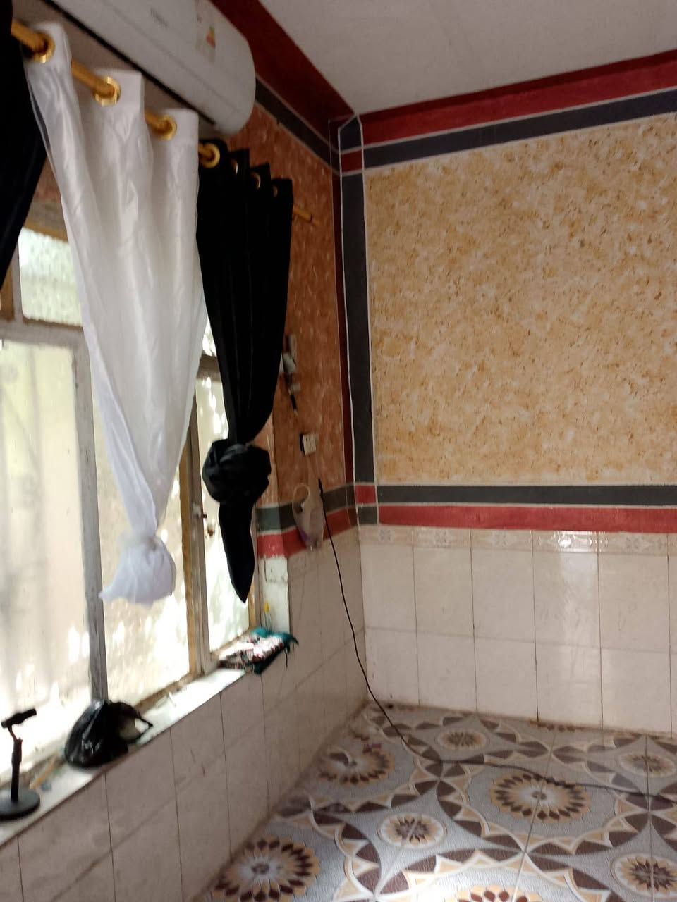 بيت مساحته 200متر بل قادسيه بجبيسه سعر65بيه مجال  البيت كامل تعال وكعد بيت نضيف التصال ‏‏‪0770 552 0723‬‏
