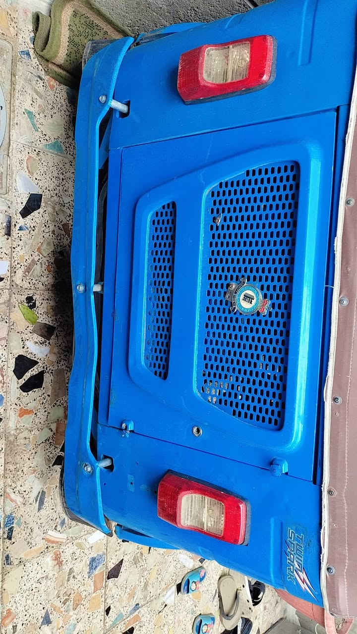 سلام عليكم   بيع تكتوك            بغداد مدينه صدر  حي كوفه        سعر 9.250            رقم ***********
