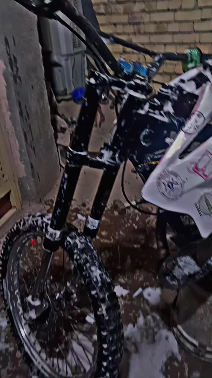 السلام عليكم قفاز ياباني للبيع مكان
ناصريه مركز او مراوس بنامه دراجه جاهزه مكنتهه دايون
مبدله بستم فقط للقوه انه مبدله بيدي دراجه جاهزه 
متواجد خاص او تخابرني ***********
