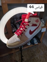 سنيكرز • مقاس ٤٤ • توصيل ٣٠٠٠