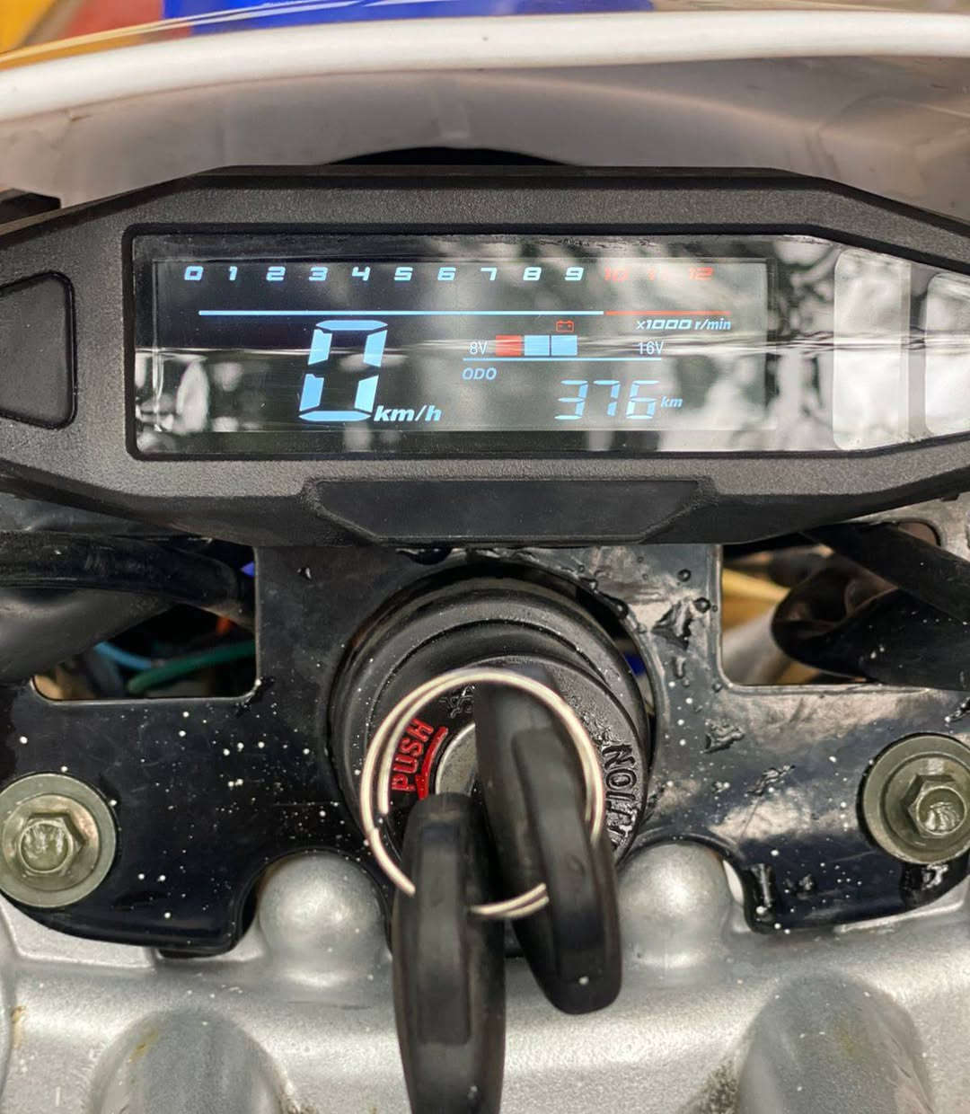 السلام عليكم
‏
‏
‏دراجة قفاز  (CRX300 cc) موديل 2025بحالة وكالة نضافة فووووووول مستعمل سبوع 
‏ماشية 376km بعدهي حتى مو الف زيرو
‏السعر 1900 (مليون و 900)
‏بدون اوراق 
‏العنوان البصرة شط العرب
‏رقمي 
‏***********
