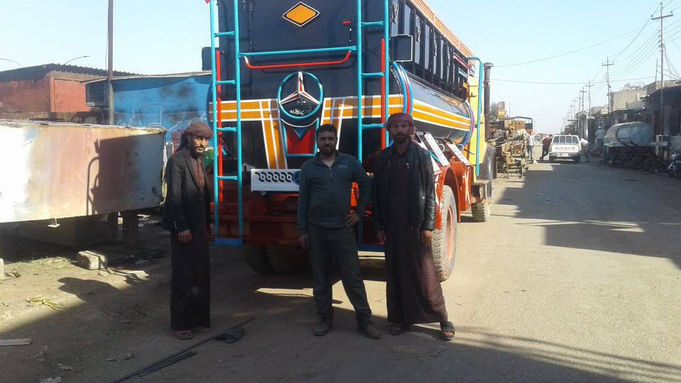 حدادة محمد حسين الربيعي
لعمل المقاطير والبردين والسعودي والتانكي القجم
الموصل/صناعة وادي عگاب 
***********
***********
