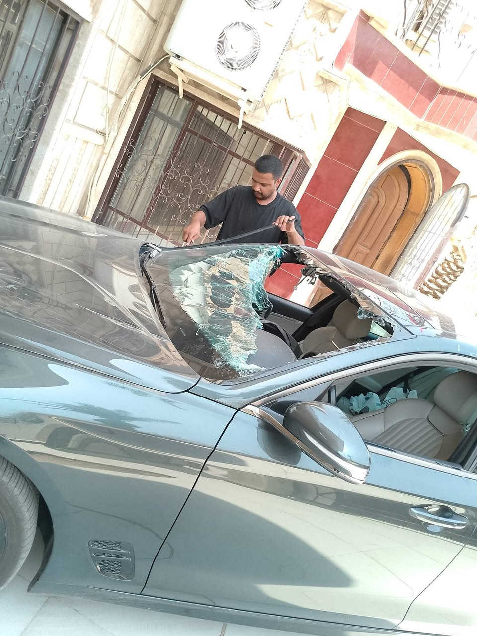 جميع نواع زجاج اليسارات القديم ولحديث نقل وشدداخل بغداد مجانن
وبنسب السعار رقم الهاتف ***********
