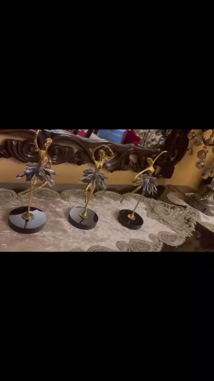 لأن التفاصيل هي اللي تصنع الفخامة 
💰 القطعه ب 15دينار 
الطقم 3 قطع ب 45 دينار 
طقم راقصات الباليه بتصميم راقي ولمسة ذهبية أنيقة ✨

تنورة كريستالية بتعكس الضوء وبتعطي المكان إشراقة مميزة وذوق ملكي 👑

مثالي للصالون، طاولة الاستقبال أو كهدية فخمة 🎁

للطلب والحجز 0798738433
الأناقة بتبدأ من بيتك 🤍
#عيد_الأم
#عيد_الأم_2026
#هدايا_عيد_الأم
#أفكار_هدايا
#هدايا_مميزة
#ديكور_منزلي
#ديكور_فاخر
#الفحيص
#محلات_الفحيص
#هدايا_الفحيص
#الأردن
#تسوق_الأردن


**إذا كنت صاحب هذا الإعلان وتريد حذفه لأي سبب، رجاءا أرسل رسالة إلى الدعم الفني**